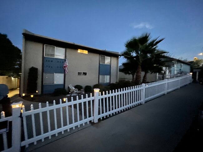 Building Photo - 315 N Pico Ave