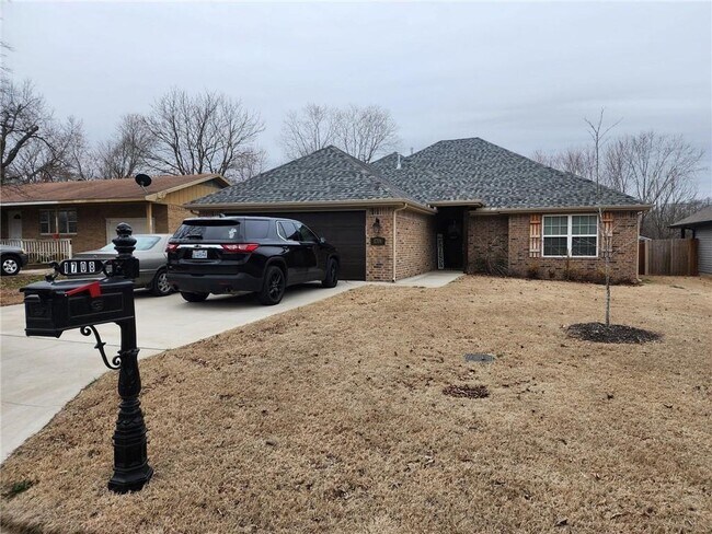 Building Photo - 1708 S Anthony Dr