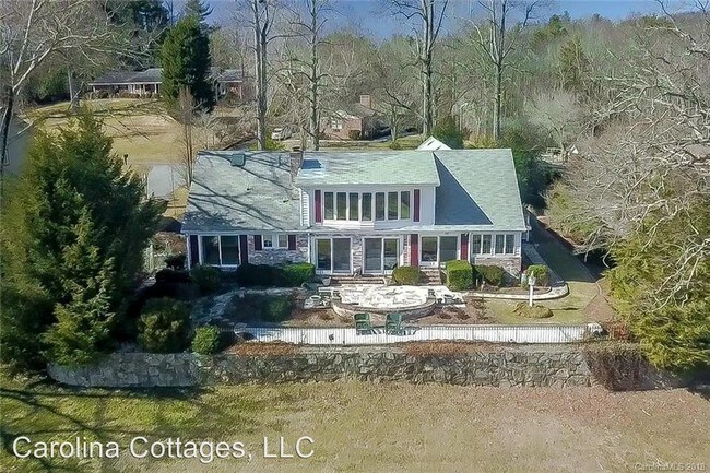 Building Photo - 4 br, 3.5 bath House - 1905 Country Club Road
