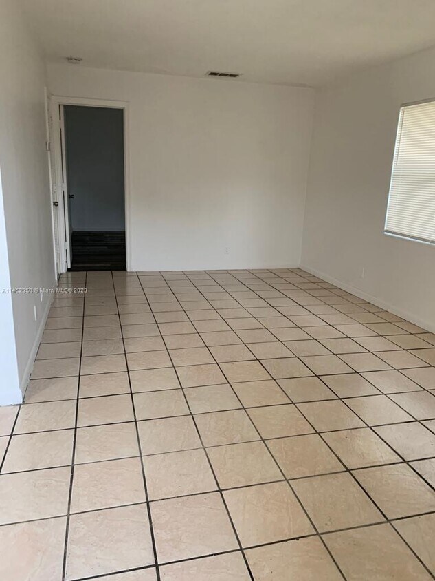 4121 NW 30th Terrace Unit 2, Lauderdale Lakes, FL 33309 Apartment for