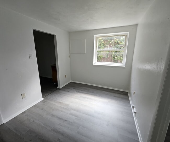 Building Photo - 1023 Wallace Ave