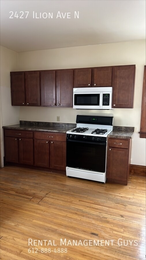 Building Photo - Stunning 3 Bedroom! Available Immediately!