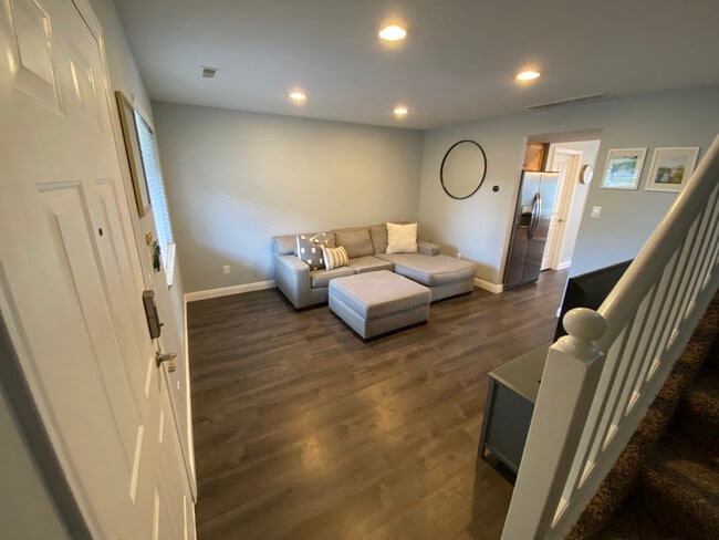 Building Photo - 486 Pheasant Ridge Dr