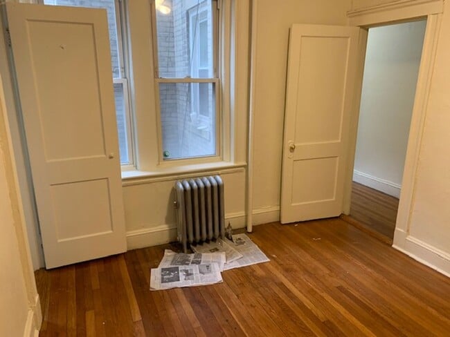 Building Photo - Fenway Split 2 bed ,No Fee or Security Hea...