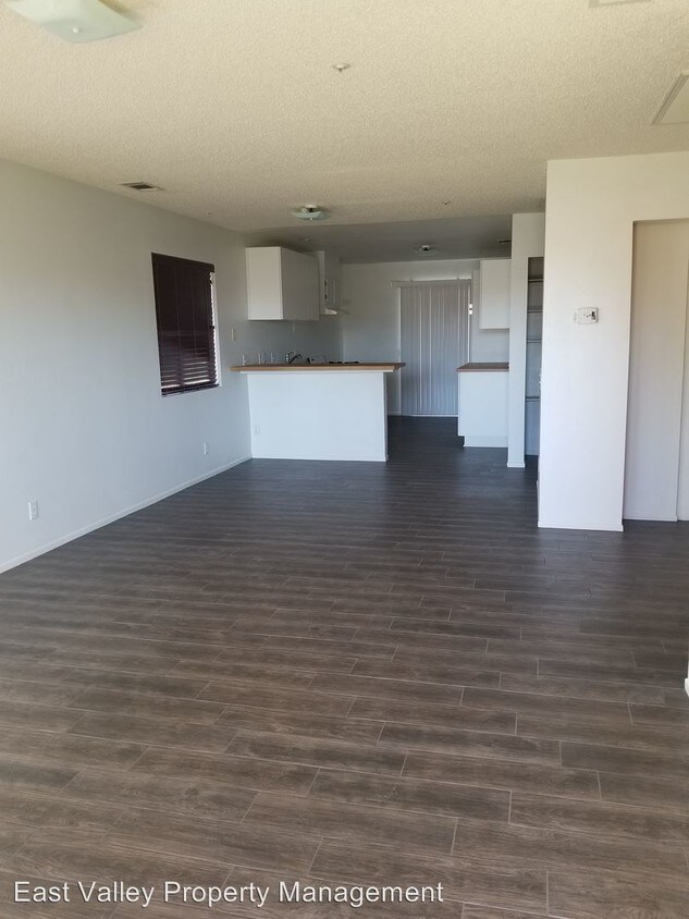 Foto principal - 12692 Valley View St