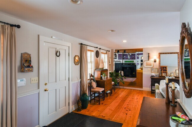 Building Photo - 1077 Farr Hill Rd
