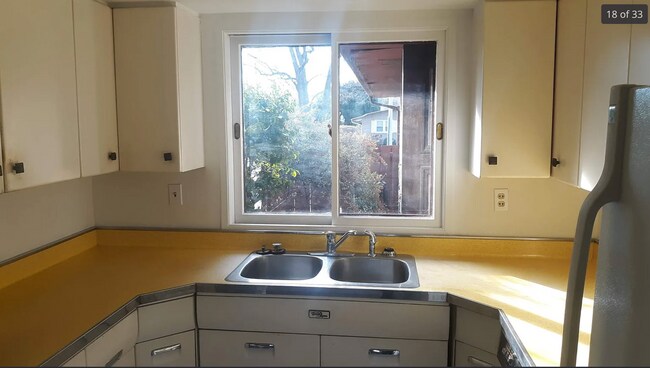 Foto del edificio - Beautiful Spacious 3bedroom/2bathroom House