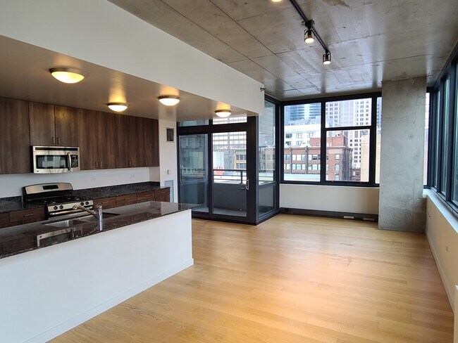 Building Photo - 235 W Van Buren St