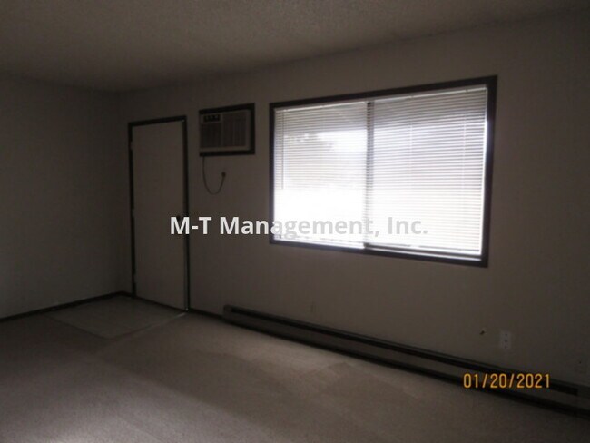 Building Photo - South Valley 1 br/1 bath top floor apartment