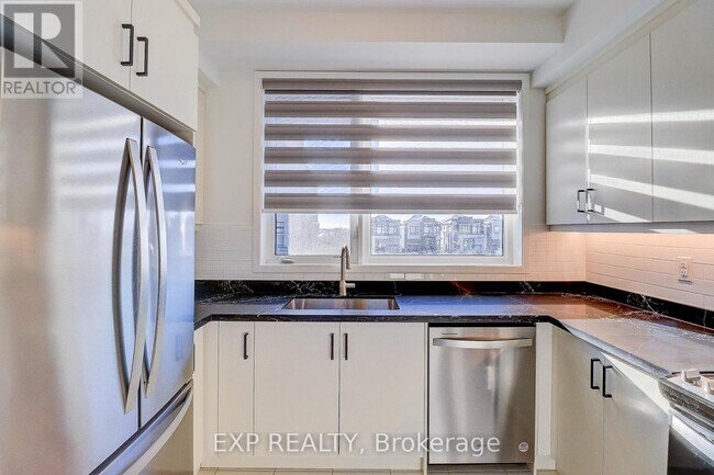 Photo du bâtiment - 756 Heathrow Path