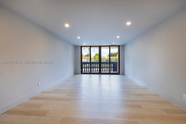 Building Photo - 90 Edgewater Dr