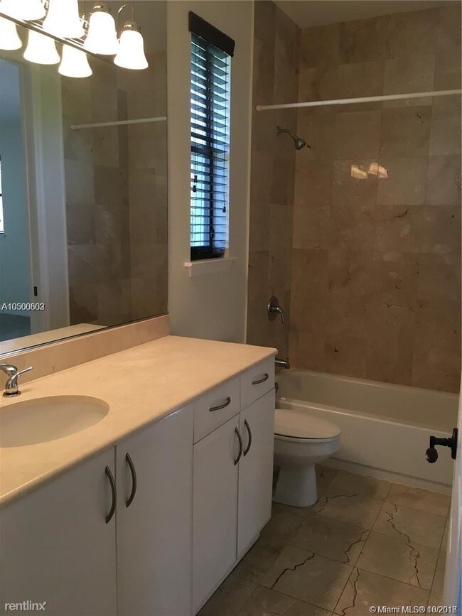 Foto del edificio - 3 br, 2.5 bath  - 3054 McDonald St # 8B