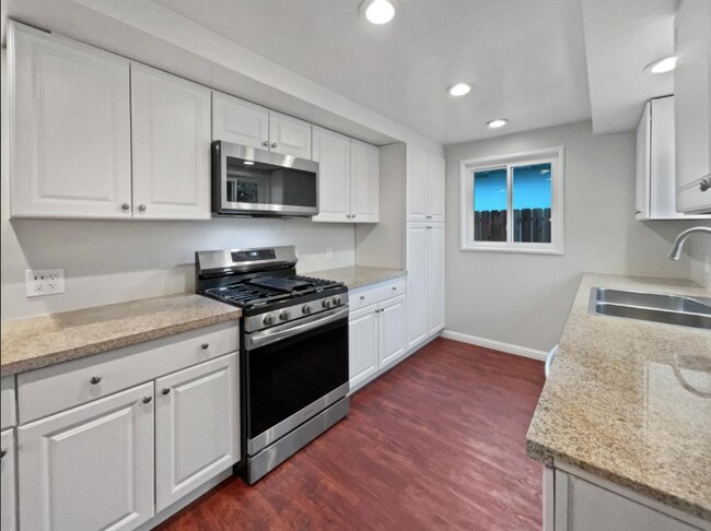 Foto del edificio - 5928 Lila Ln