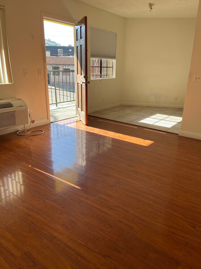 Building Photo - 1285 Vin Scully Ave