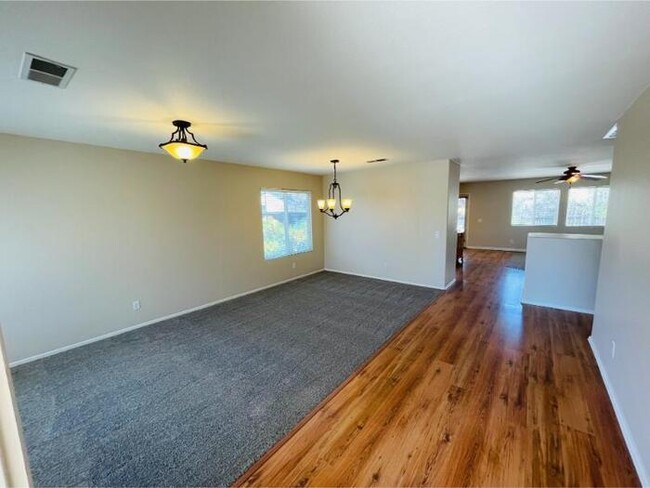 Foto del edificio - 27970 Sunlight Ct