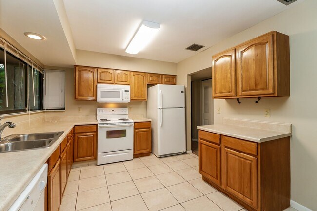 Foto del edificio - 15801 Knollview Dr