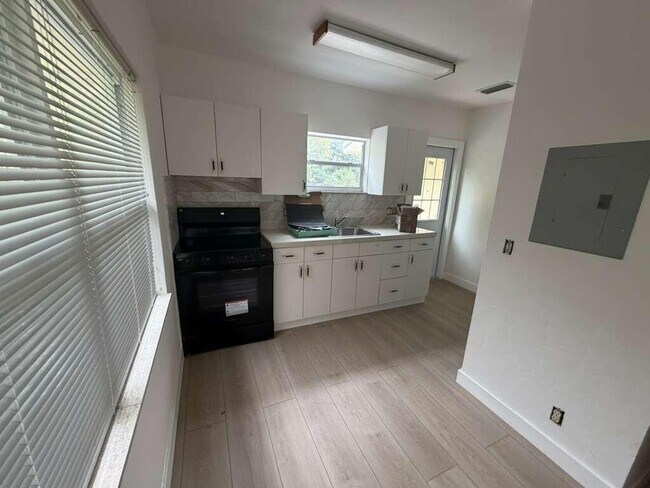 Foto del edificio - 135 SE 4th St