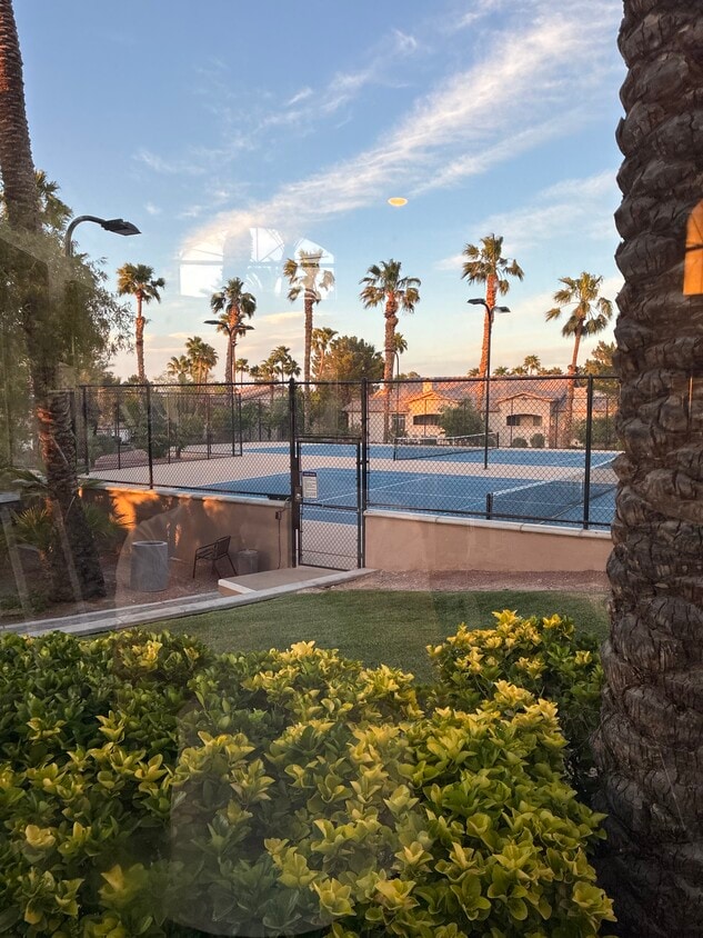 Foto del edificio - 2050 W Warm Springs Rd