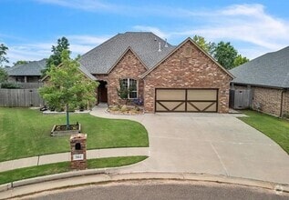 Building Photo - 304 SW 172nd Cir