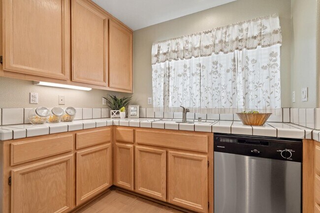 Building Photo - 1219 Tea Rose Cir