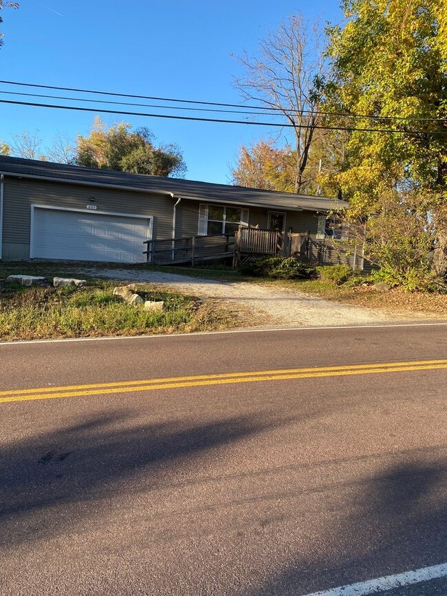 Building Photo - 601 W Washington St