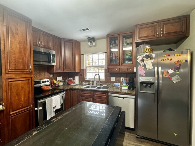 Building Photo - 610 Winchester Rd