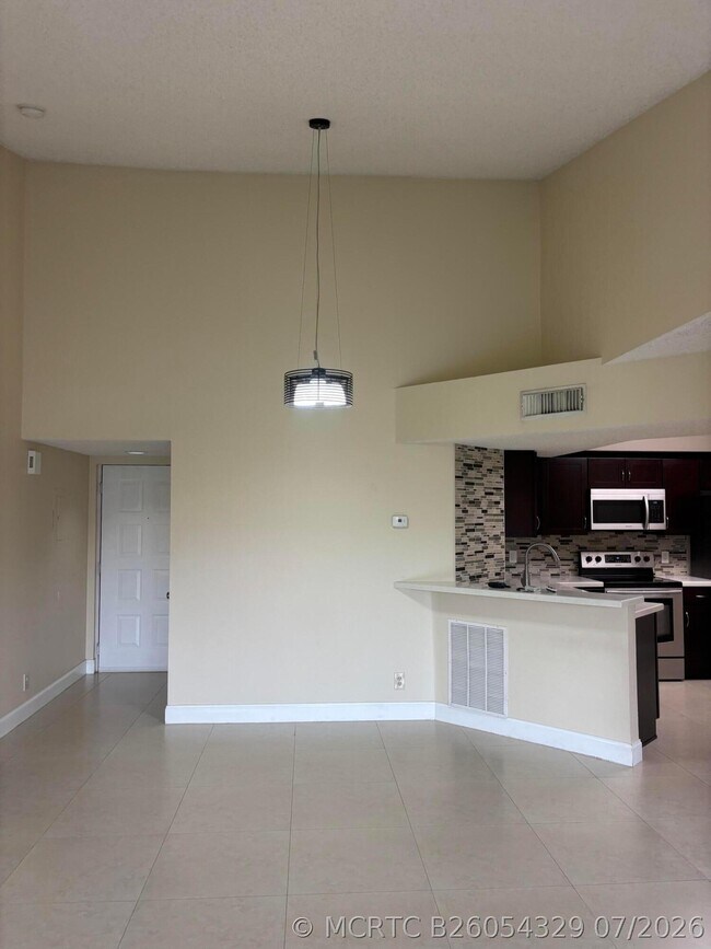 Building Photo - 8761 Wiles Rd