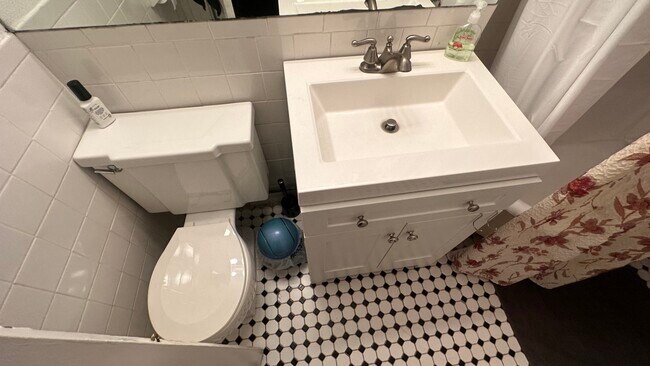 Foto del edificio - 65 Park Dr