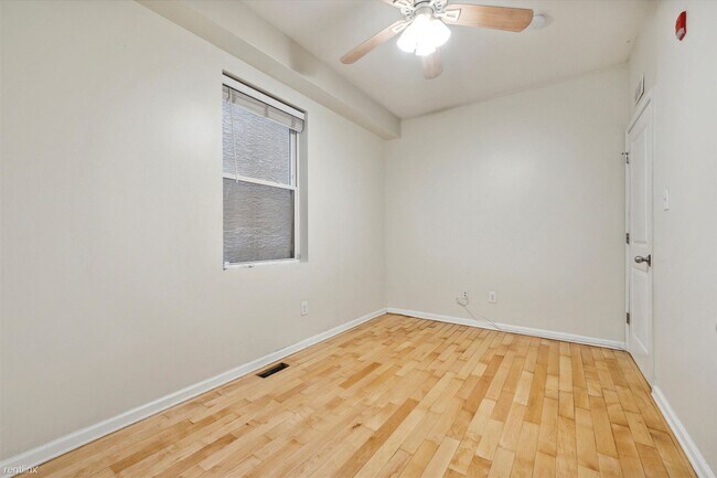 Foto del edificio - 5 br, 2 bath Triplex - 1829 N 18TH ST Unit 1