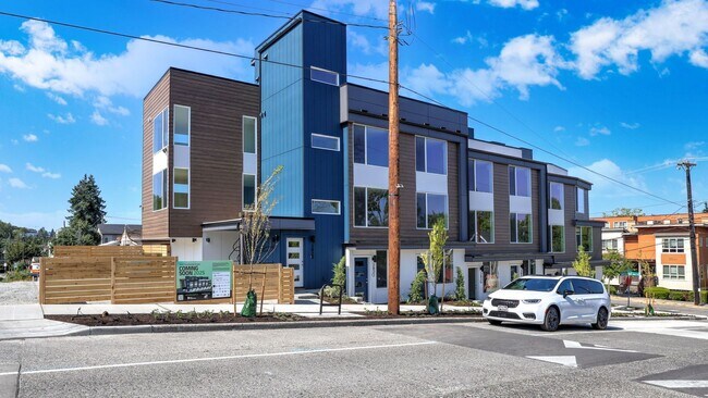 Foto del edificio - Modern Mount Baker Living with EV Parking