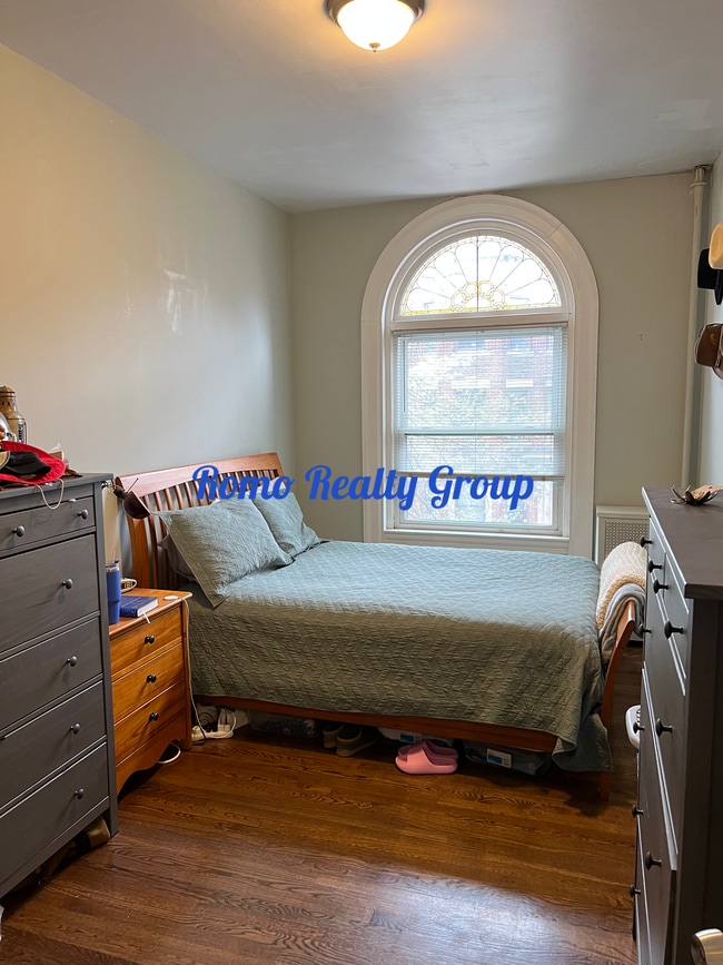 Building Photo - 45 Carlton St