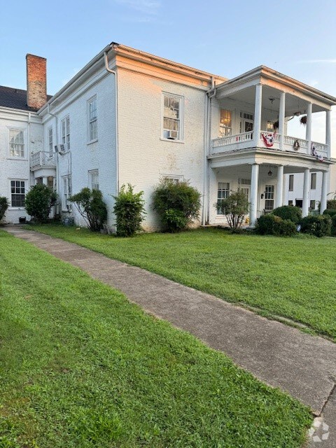 Building Photo - 633 N Ocoee St