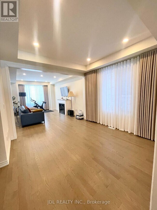 Photo du bâtiment - 3167 Blazing Star Ave