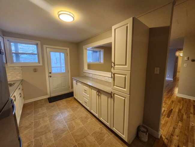 Building Photo - 23 Paddock St