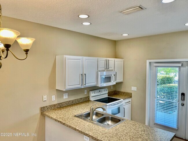 Foto del edificio - 486 Cabernet Pl