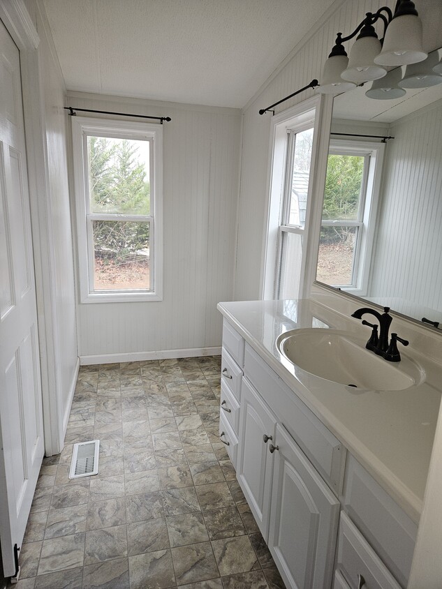 Master bath - 152 Ashley Ln