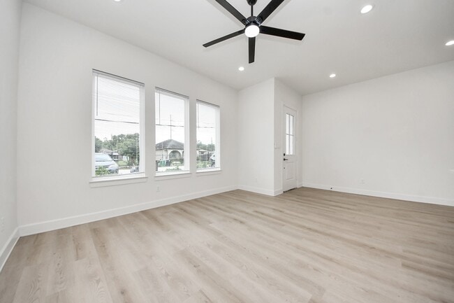 Foto del edificio - 8324 Corinth St