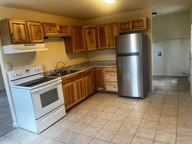 Foto del edificio - Pre-Leasing- House For Rent In Brush!