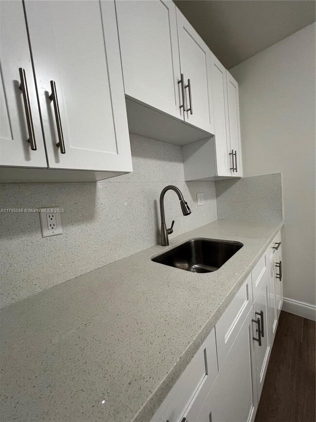 Foto del edificio - 770 NW 179th St