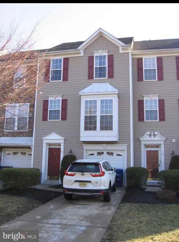 6 Falcon Ln, Delanco, NJ 08075 Townhome Rentals in Delanco NJ