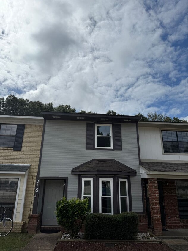 Primary Photo - 218 Edith Way