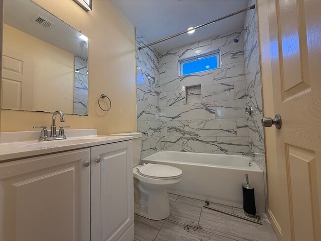 Building Photo - 574 Warren Ave