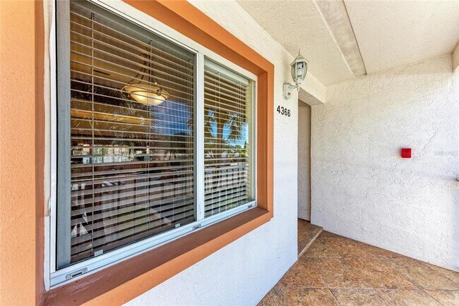 Foto del edificio - 4366 Madeira Ct