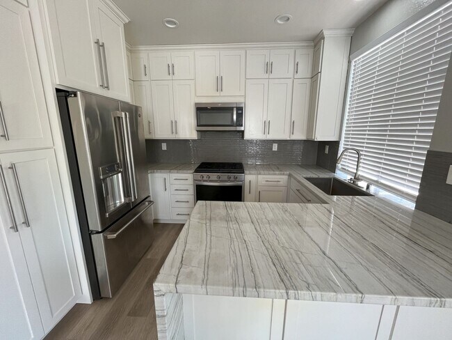 Foto del edificio - Beautiful Modern 3 Bedroom Home in Scripps Ranch!