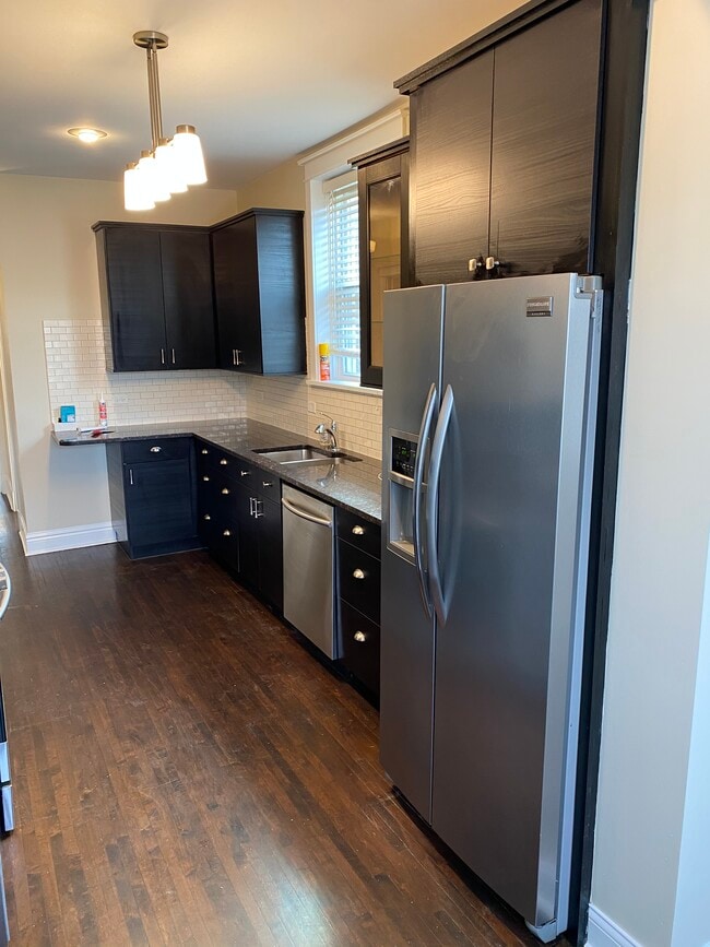 Galley kitchen - 543 S Cuyler Ave