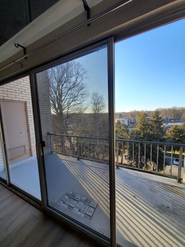 Building Photo - 14622 Bauer Dr