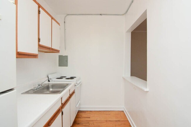 Foto del edificio - 3345 N Marshfield Ave