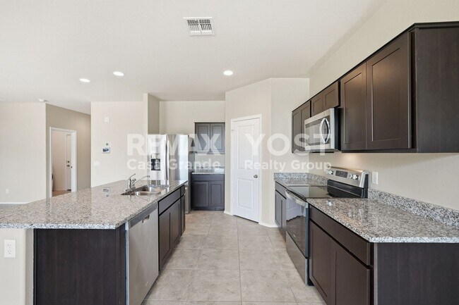 Foto del edificio - Beautiful Kitchen, Open Layout, and Room to Relax!
