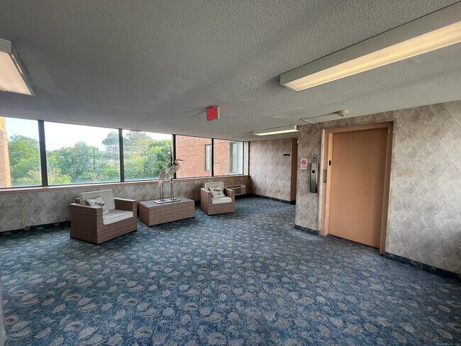 Building Photo - 1460 Elm St