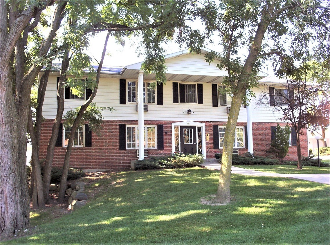 2361 Chalet Gardens Rd Unit 2, Fitchburg, WI 53711 Apartment for Rent